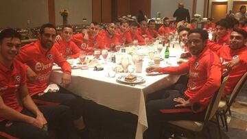 La Roja celebra a Beausejour