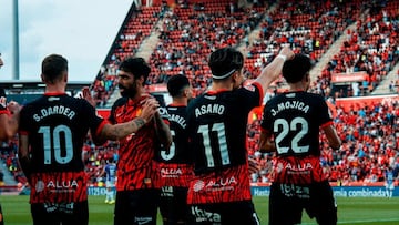 Jugadores del RCD Mallorca celebrando un gol en Son Moix.