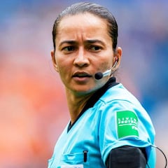 Who is Edina Alves Batista, the referee for Al-Hilal - Inter Miami?