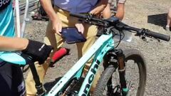 La Mountain Bike de Nadir Colledani pasando un control &#039;antidoping&#039; en Vallnord.