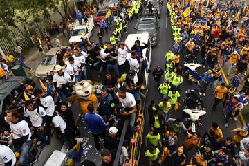 El equipo campeón del Apertura 2017 desfiló por las calles de la ciudad de Monterrey tras la obtención del título tras derrotar a Rayados.