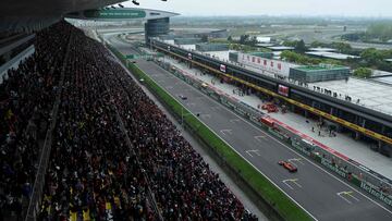 This general view shows spectators watching the Formula One Chinese Grand Prix in Shanghai on April 14, 2019. Two years ago the Shanghai International Circuit hosted a Covid hospital, but this weekend it will stage Formula One once more as the sport returns to China for the first time since the pandemic. (Photo by WANG ZHAO / AFP)