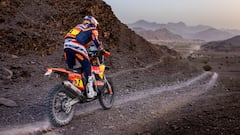 Sanders da una lección y complica a Schareina