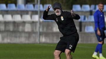 Anquela, durante un enttrenamiento del Oviedo.