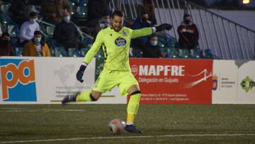 Carlos Abad, en un saque de puerta en el partido del Guijuelo.