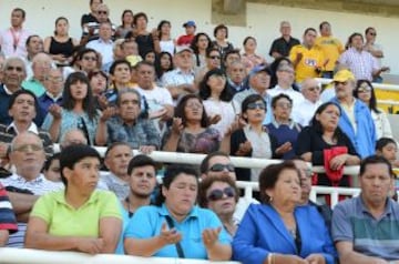 Más de mil personas llegaron al estadio para despedir a Lucio Fariña en Quillota.