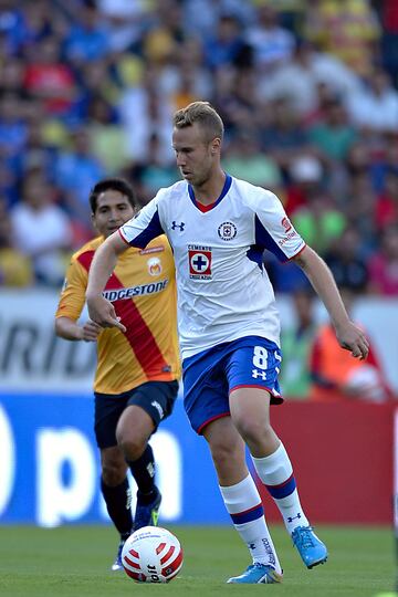 Se ganó el corazón de los aficionados del Cruz Azul con su rendimiento adentro del campo de juego.