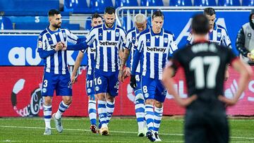 Edgar Mendez of Deportivo Alaves celebrates his goal with his teammates during the Spanish league, La Liga Santander, football match played between Deportivo Alaves and SD Eibar SAD at Mendizorroza stadium on December 23, 2020 in Vitoria, Spain.
AFP7
2