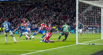 3-1. João Félix marca el tercer gol.