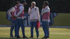 El debut oficial de Pékerman con Colombia fue ante Perú