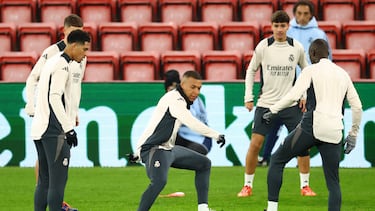 Soccer Football - Champions League - Real Madrid Training - Anfield, Liverpool, Britain - November 26, 2024 Real Madrid's Kylian Mbappe during training Action Images via Reuters/Andrew Boyers