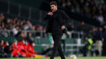 SEVILLE, SPAIN - MARCH 06: Diego Simeone, Head Coach of Atletico Madrid looks on during the LaLiga Santander match between Real Betis and Club Atletico de Madrid at Estadio Benito Villamarin on March 06, 2022 in Seville, Spain. (Photo by Fran Santiago/Get