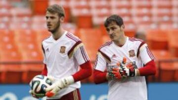 David De Gea junto a Iker Casillas en un entrenamiento de la selección española.