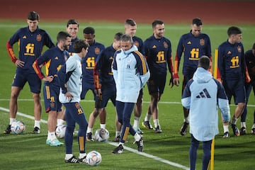 Luis Enrique y el grupo de jugadores.