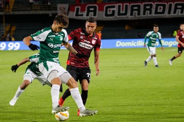 Independiente Santa Fe y Deportivo Cali jugaron en la segunda jornada del Torneo ESPN en el estadio El Campín. Se estrenaron varios de los refuerzos y el equipo bogotano consiguió la victoria 2-1.