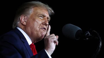U.S. President Donald Trump rallies with supporters during a campaign event at MBS International Airport, in Freeland, Michigan, U.S., September 10, 2020. REUTERS/Jonathan Ernst