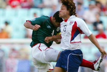 México perdía 2-0 ante Estados Unidos en los Octavos de Final de Corea-Japón, cuando el defensor realizó una entrada artera contra Cobi Jones. Entre cabezazo y patada, Márquez dejó con 10 elementos al Tri. 