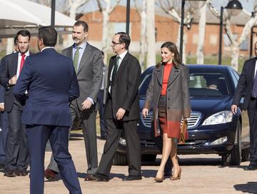 Los Reyes Felipe VI y Letizia visitaron la sede de la compañía Joma Sport en la localidad toledana de Portillo. La ministra de Defensa María Dolores de Cospedal y el presidente de Castilla-La Mancha Emiliano García-Page acompañaron a los monarcas.