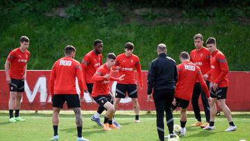 30/03/23 ENTRENAMIENTO SPORTING DE GIJON
JUGADORES EN UN RONDO GRUPO