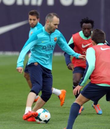 Andrés Iniesta durante el entrenamiento del viernes.