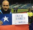 "Chile no se rinde", la foto de Pep Guardiola con la bandera que es viral