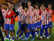 Julián Alvarez con el resto de sus compañeros tras caer en la final de Copa.