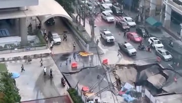 Dramáticas imágenes del cráter en una carretera en Bangkok: la escena es digna de Destino Final