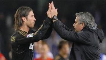 Mou: "El equipo ha crecido con Ramos de central"