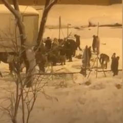 Saquean un camión lleno de alimentos que se quedó atrapado en Moratalaz por el temporal