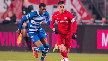 Felipe Gutierrez (derecha), con el Twente.