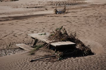 Zona inundada por el río Alberche en Escalona, Toledo, Castilla La-Mancha (España). Dos personas se encuentran desaparecidas desde la madrugada de este lunes después de que se precipitaran de un vehículo a este mismo río, el Alberche a la altura de Aldea del Fresno, en Madrid.