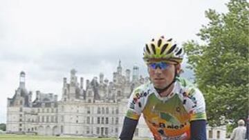 <b>SU TURNO. </b>Valverde delante del impresionante Castillo de Chambord.