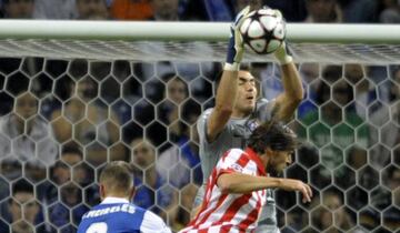 Roberto en Champions con el Atlético.