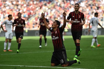 El delantero es el cuarto más anotador de Colombia en la Serie A: Suma 31 anotaciones en dos temporadas con Milan, 18 en la 2015/2016 y 13 en la 2016/2017.