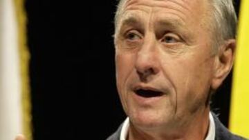 Cruyff acusa a Mourinho de "barcelonitis" y asegura que no acertó "ni una sola vez en su toma de decisiones" en los enfrentamientos ante el Barcelona.