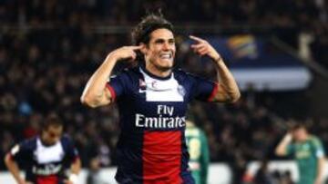 Cavani celebra uno de sus goles.