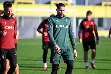 Conan Ledesma en un entrenamiento del Cádiz