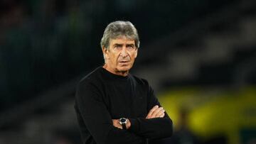 SEVILLE, SPAIN - NOVEMBER 06: Manuel Pellegrini, Head Coach of Real Betis, looks on during the LaLiga Santander match between Real Betis and Sevilla FC at Estadio Benito Villamarin on November 06, 2022 in Seville, Spain. (Photo by Angel Martinez/Getty Images)