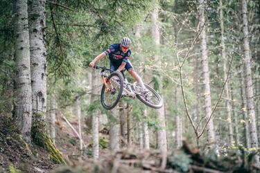 Alaphillipe y Van der Poel, en Suiza con Soler y Carapaz