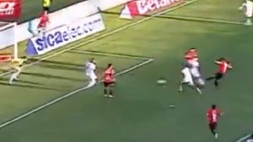 Un chileno volvió a deslumbrar en un clásico argentino: dejó líder a su equipo con esta jugada