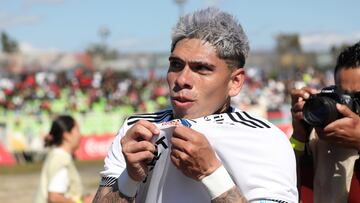 Futbol, Palestino vs Colo Colo.
Fecha 28, campeonato Nacional 2024.
El jugador de Colo Colo Carlos Palacios celebra su gol contra de Palestino durante el partido de primera division disputado en el estadio Municipal de la Cisterna, Santiago Chile.
20/10/2024
Javier Salvo/Photosport
Football, Palestino vs Colo Colo.
28th round, 2024 National Championship.
Colo Colo's player Carlos Palacios celebrate his goal against of Palestino during the first division match held at the Municipal de la Cisterna stadium, Santiago Chile.
20/10/2024
Javier Salvo/Photosport