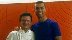 Cristiano Ronaldo con el chef del restaurante de Tur&iacute;n &quot;La Credenza&quot;, el primer restaurante al que fue a cenar en la ciudad italiana recomendado por Leonardo Bonucci.