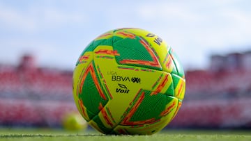 Official Ball Voit during the 17th round match between Atletico de San Luis and Pachuca as part of the Liga BBVA MX, Torneo Clausura 2025 at Alfonso Lastras Stadium, on April 20, 2025 in San Luis Potosi, Mexico.