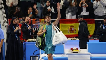 Alcaraz paga caras las desconexiones ante Lehecka