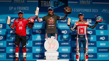 Jaime Busto, Toni Bou y Gabriel Marcelli, en el podio de TrialGP en Francia.