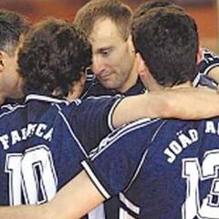 El voleibol asume que su futuro será el saludo a la japonesa