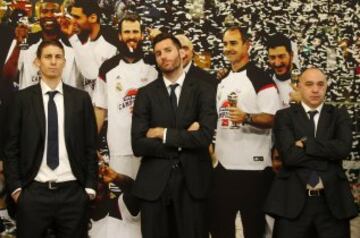 El nuevo Campeón visitó el Ayuntamiento y la sede de la Comunidad de Madrid para ofrecer la Copa del Rey a todos los aficionados. Carroll, Rudy Fernández y Pablo Laso. 