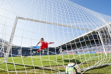 Manu García levels it up with a tremendous header. 1-1. Min.40