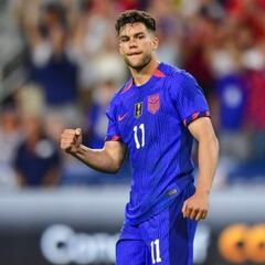 ¿Por qué Cade Cowell puede jugar en Chivas y Santi Giménez no?