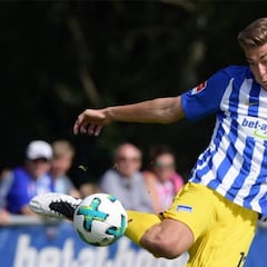 El hijo de Klinsmann es portero... ¡y vaya golazos marca!